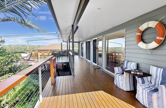 Fab 3-Bed Stay with Great Outdoors & Water Views