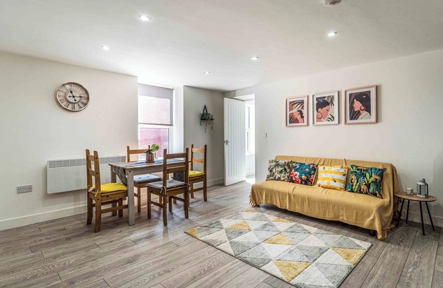 Fab apartment sleeps 6
