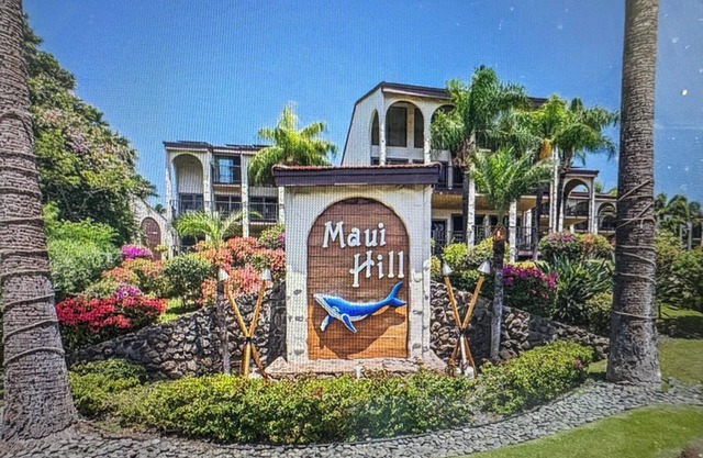 Fabulous 2-bedroom condo with AC in KiheinAcross the street from beach