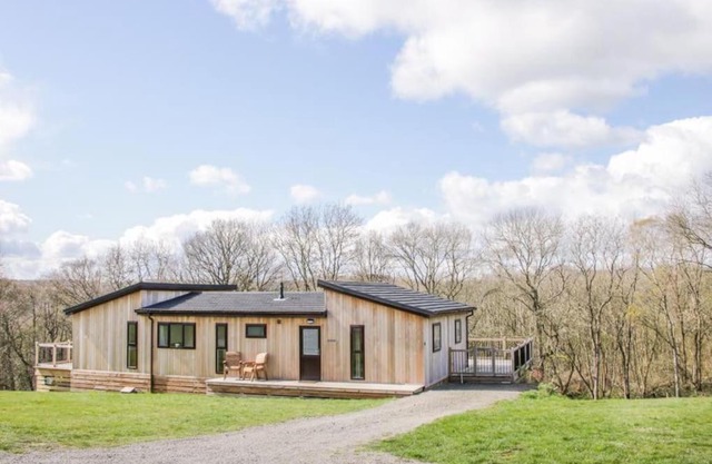 Fabulous detached lodge with hot tub two nights minimum stay