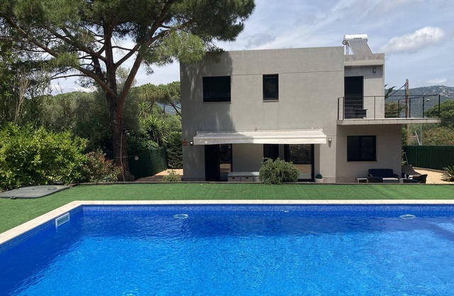 Fabulous new fully air-conditioned villa with private pool