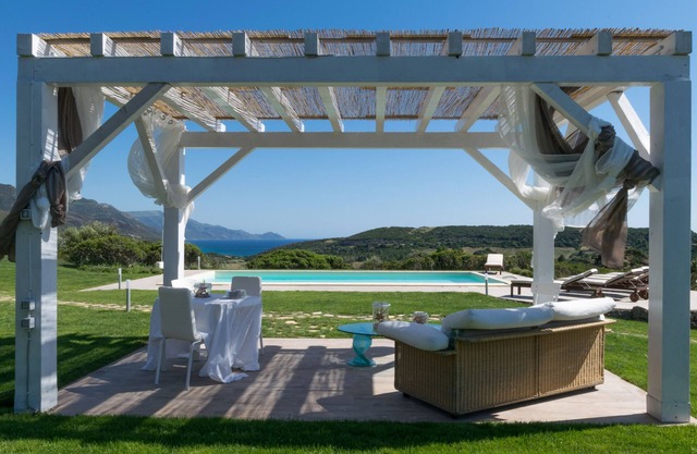 Fabulous exclusive villa with sea view close to the beach