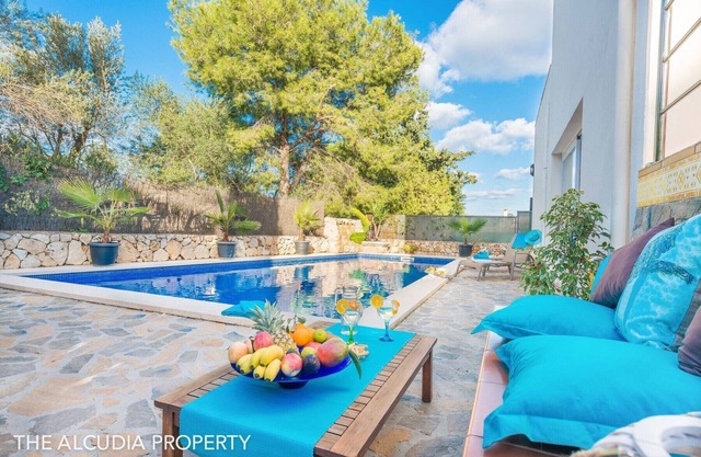 Fabulous family Villa with pool, 500 m from the beach, for 6 people