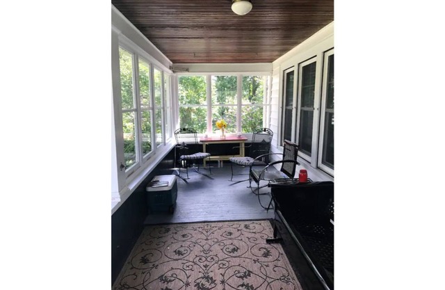 Fabulous Home w/ all Amenities! Walk to Restaurants & Shops Convenient to ASV