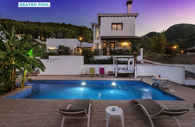 Fabulous luxury villa for up to 12 people with beautiful views and heated pool
