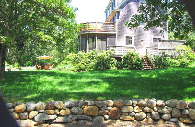 Fabulous Makonikey with multi-levels & multi-decks ~WALK TO PRIVATE BEACH! A/C!