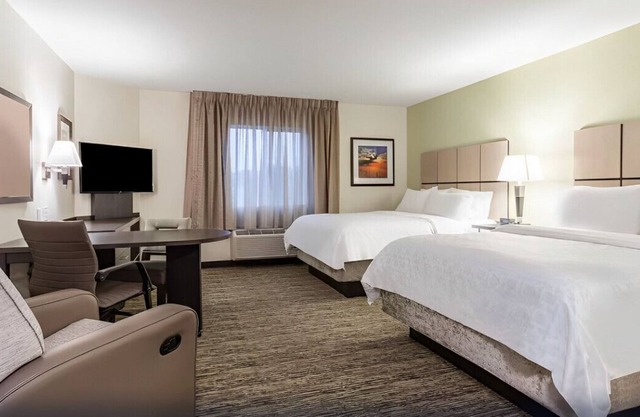 Fabulous Room w/ a Mix of Sophistication & Nicety