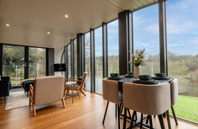 Fabulous Two Bedroom Eco Pod, Old Chalford Estate