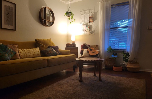 Fairmont home- just off magnolia!