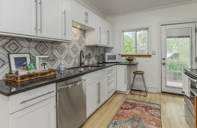 Fairmount Walking distance to Country Club Plaza