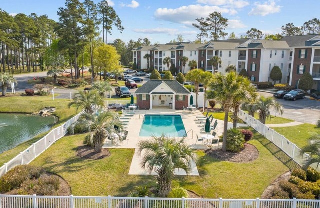 Fairway Retreat w/3 bds, golf view, hot tub
