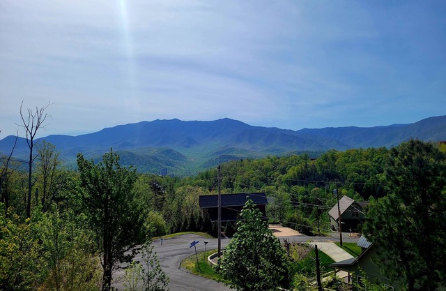 Falcons Nest Amazing Mountain Views Great Location