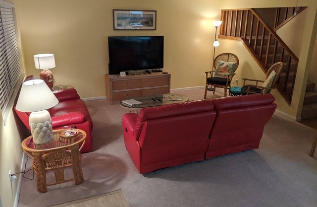 Fall Deals! Smyrna Beach Ocean Views,Flagler Ave,shops, close to all.
