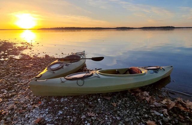 Fall Foliage Lake Retreat – 6th Night FREE!