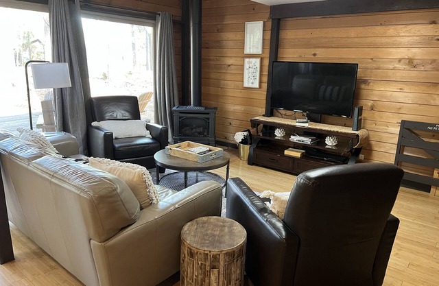 Fall Promotion- Stay the Weekend Get 1 Night Free 2 Bed 2 bath + Loft 6 SHARC