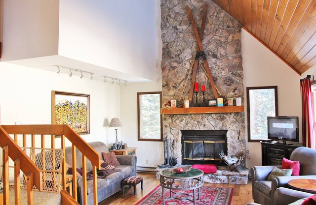 FALL SPECIAL - 199 or less per night. STAY CREEKSIDE just 5 min to BRECKENRIDGE