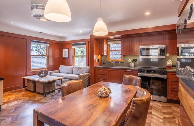 Fall Stays Available! Tranquil Cottage with Filtered Lake Views Near Ski Resort