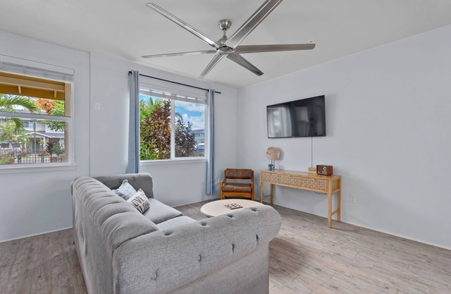 Fam Friendly Townhouse in heart of Kapolei! With pool&gym. Mins to beaches&more.