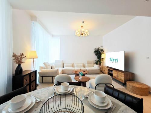 FAM Living - 3BR Creekside Escape in Creek Rise Tower 2
