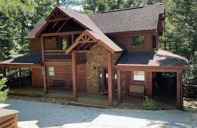 FamiLee RosenHütte new owners of Tuscon Mountain Retreat