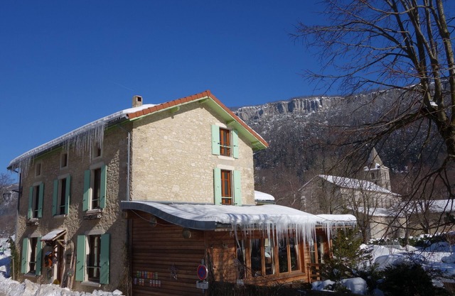 Family and artist's home. Vercors comfort. Hiking. Snowshoeing