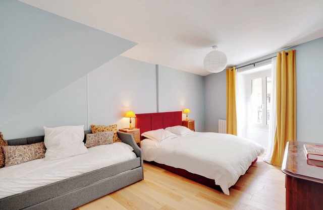 Family apartment 2 bedrooms. up to 6 adults. Kids friendly
