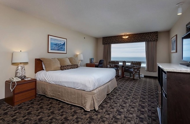 Family Beach Escape! Modern Unit, Pets Allowed!