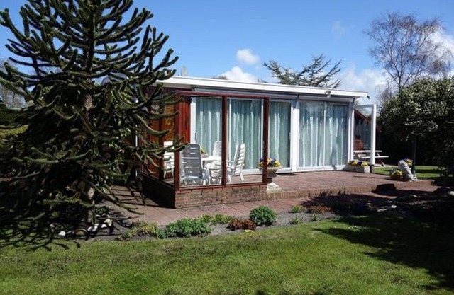 Family bungalow near the beach and sea.