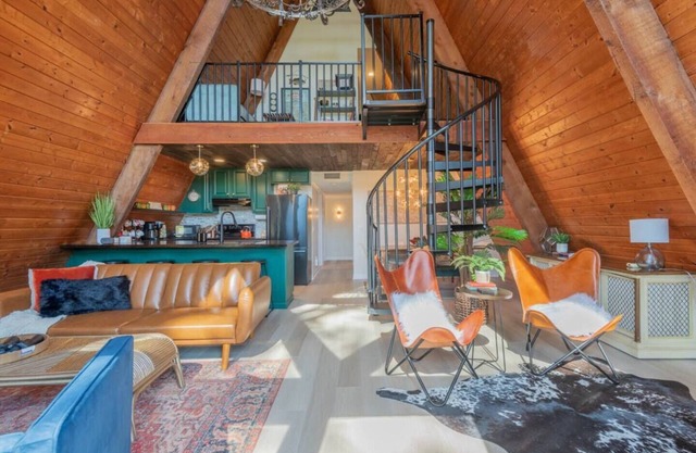 Family Fall Escape! A-Frame Cabin! Walk to Lake!