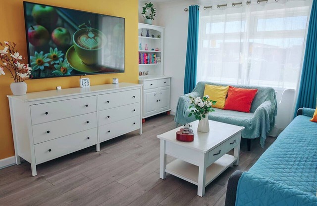 Family-friendly beach house | Parking & garden
