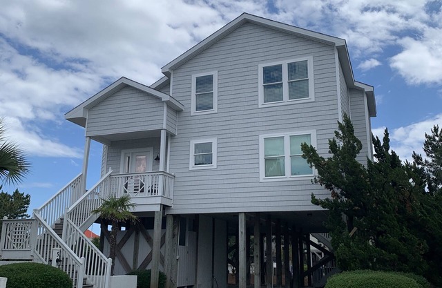 Family-Friendly 5 BD/3BA House in Island Park across from Beach Access