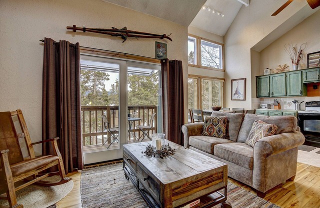 Family-Friendly 2BR/2BA – Ski In, 200 Steps to Lift, Heated Garage, Walk to Town