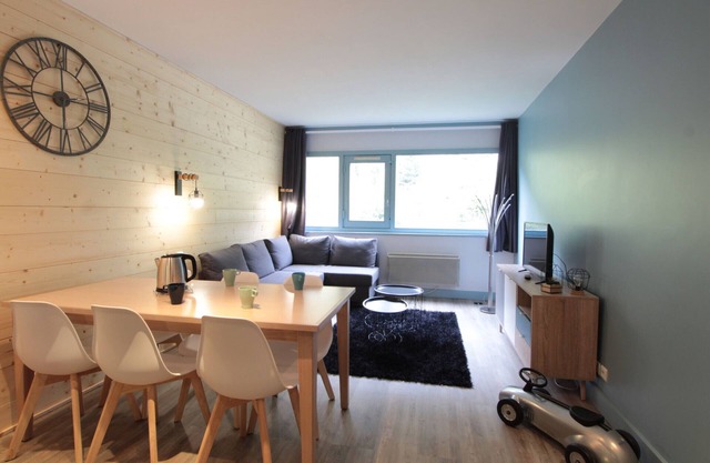 Family-Friendly 3-Room Apartment, Sleeps 8, Near Slopes and Shops in Flaine Forest