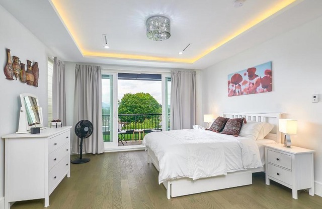 Family Friendly 4 Bed Rooms house The Chateau - ST No. 00177094