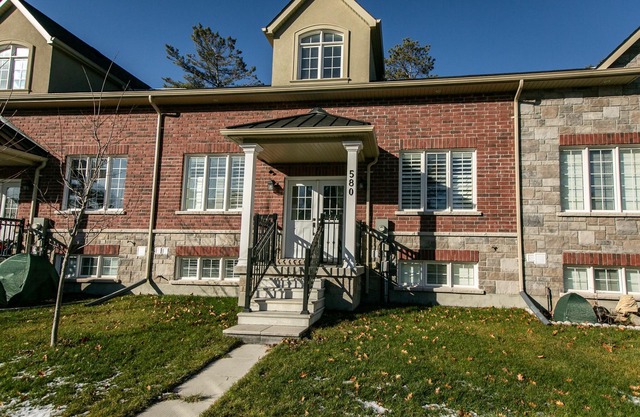 Family Friendly 4 Bedroom Townhome in Wasaga Beach - feet from the beach & water