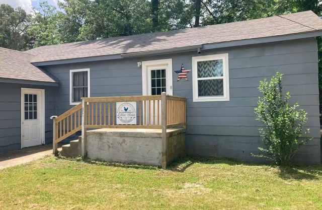 Family-Friendly Central 3BR/2BA Van Buren Home w/Fire Pit & Starlink WiFi