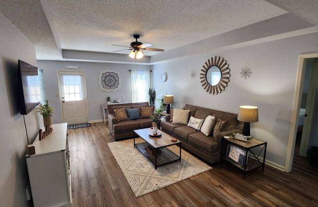Family Friendly Home~Pets Welcome-Fenced Yard