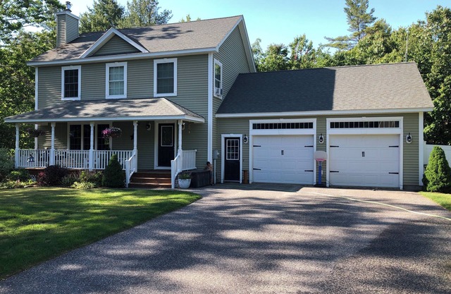 Family Friendly Home w/Pool. Close to Beaches, Shopping, I-95, Amusements & more