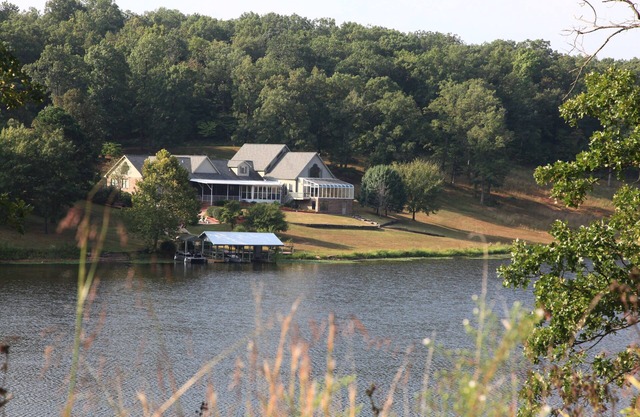 Family-Friendly Lakeside Resort-like Home for Reunions, Retreats & Large Groups