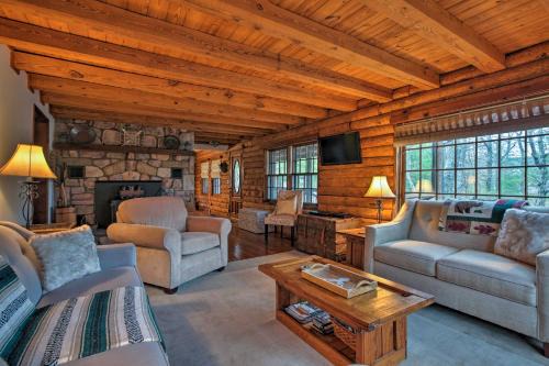 Family-Friendly Massanutten Log Home with Views!