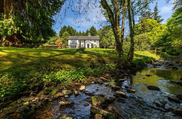 Family Friendly Refurbished Detached Country Cottage set in Castle Grounds