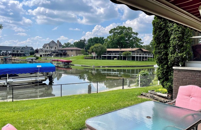 Family Friendly Riverside Oasis:4 BR, Spacious with Peaceful Scenic Views & ND!