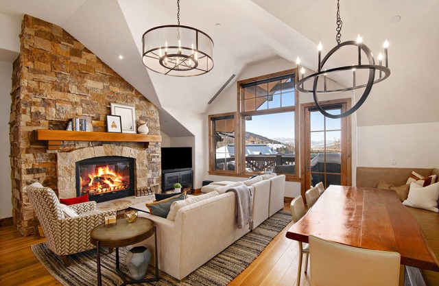 Family Friendly Ski in/Ski Out with gorgeous view!