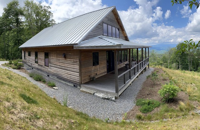 Family friendly modern cabin with extensive Mountain Views