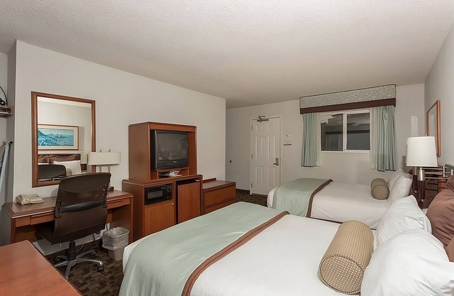 Family & Friends Getaway! 2 Convenient Units, Free Parking, Pets Are Welcome!
