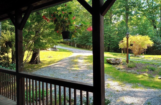 Family Fun Cabin-Hike Otter Falls/Firepit/New Hot Tub/TheatreRoom/Ideal Location