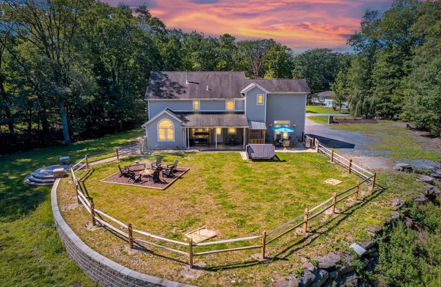 Family Fun Escape w/Hot Tub, Theater & Game Room