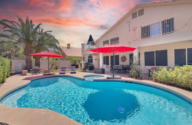 Family Fun! Game Room, Pool/Spa! Golf Views.