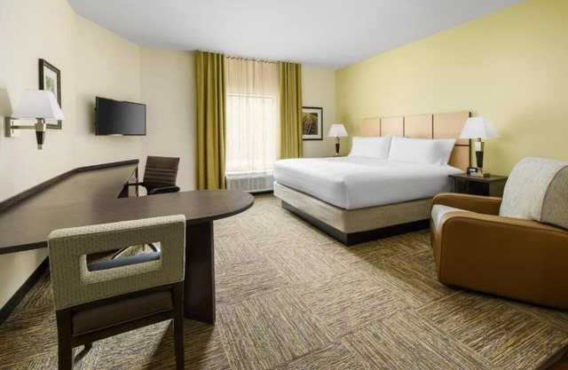 Family Fun in Orlando: Suite Accommodations with Pool & Shuttle!