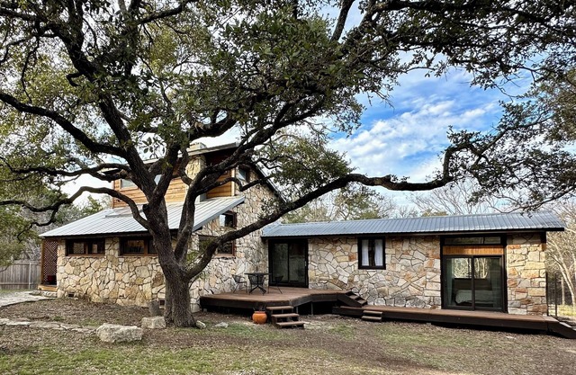 Family Fun Outdoor Escape Texas Cabin 5min DT Dripping Springs